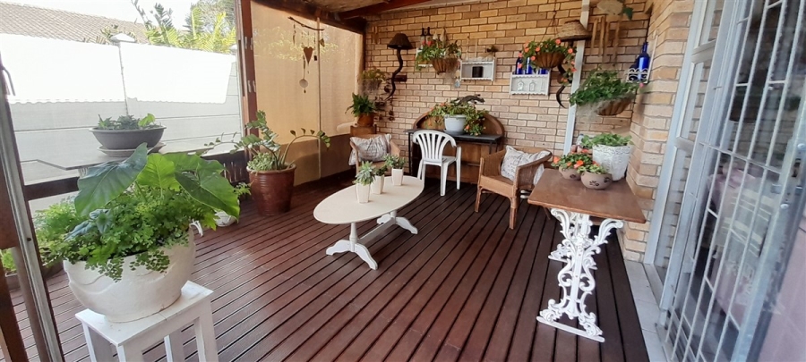 5 Bedroom Property for Sale in Wavecrest Eastern Cape